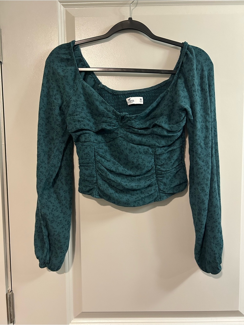 Hollister Dark Green Floral Ruched Long-Sleeve off the Shoulder Crop Top